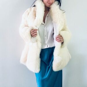 Original bear fur coat. See elbow detail
Length 29/Sleeve 25”/Chest 23”/Neck 23”